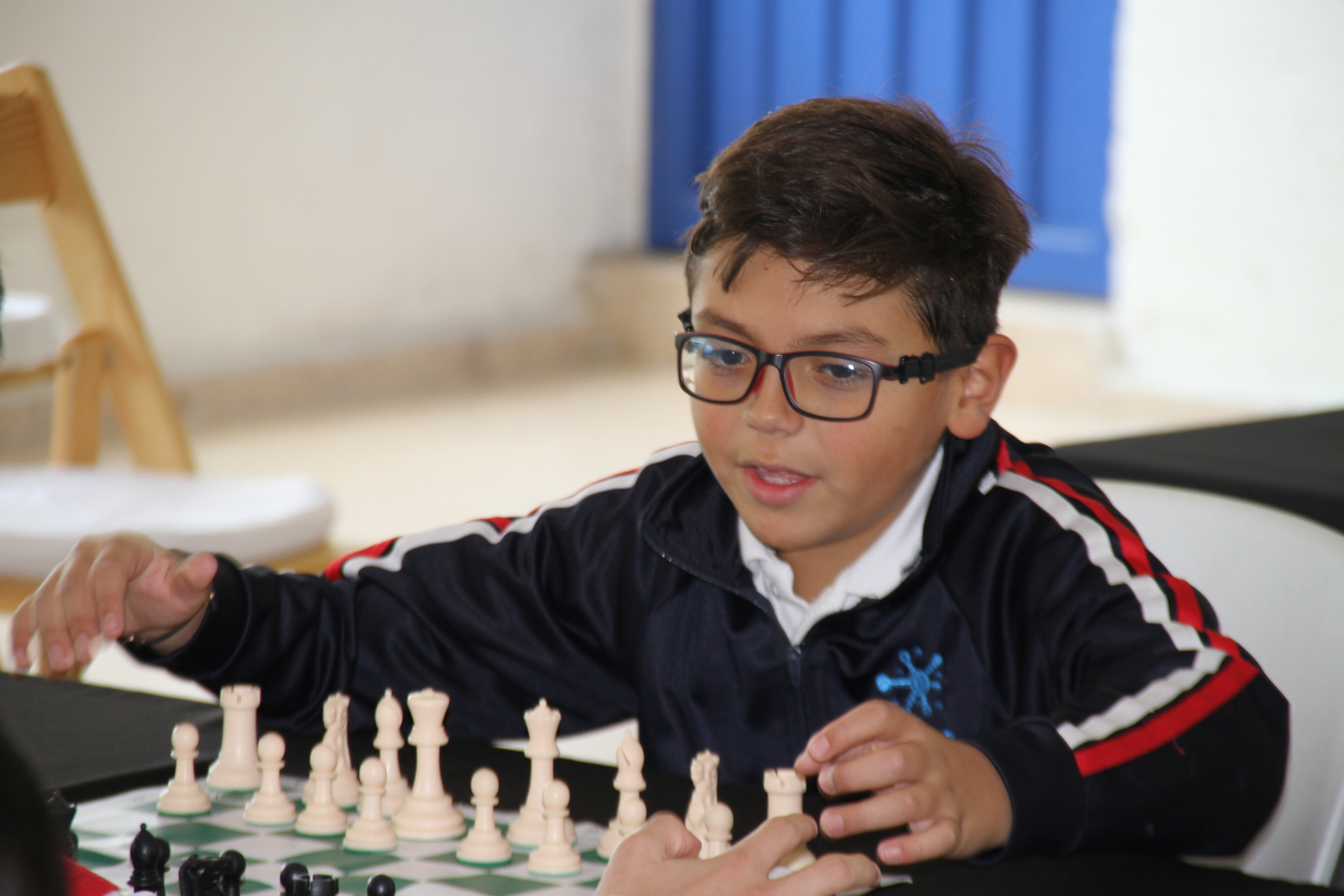 Jugadores jóvenes de ajedrez